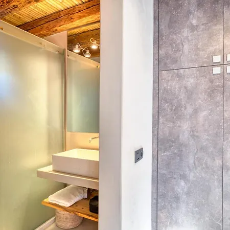 Einzigartige In Paros Mit Jacuzzi Und Strandzugang Villa *